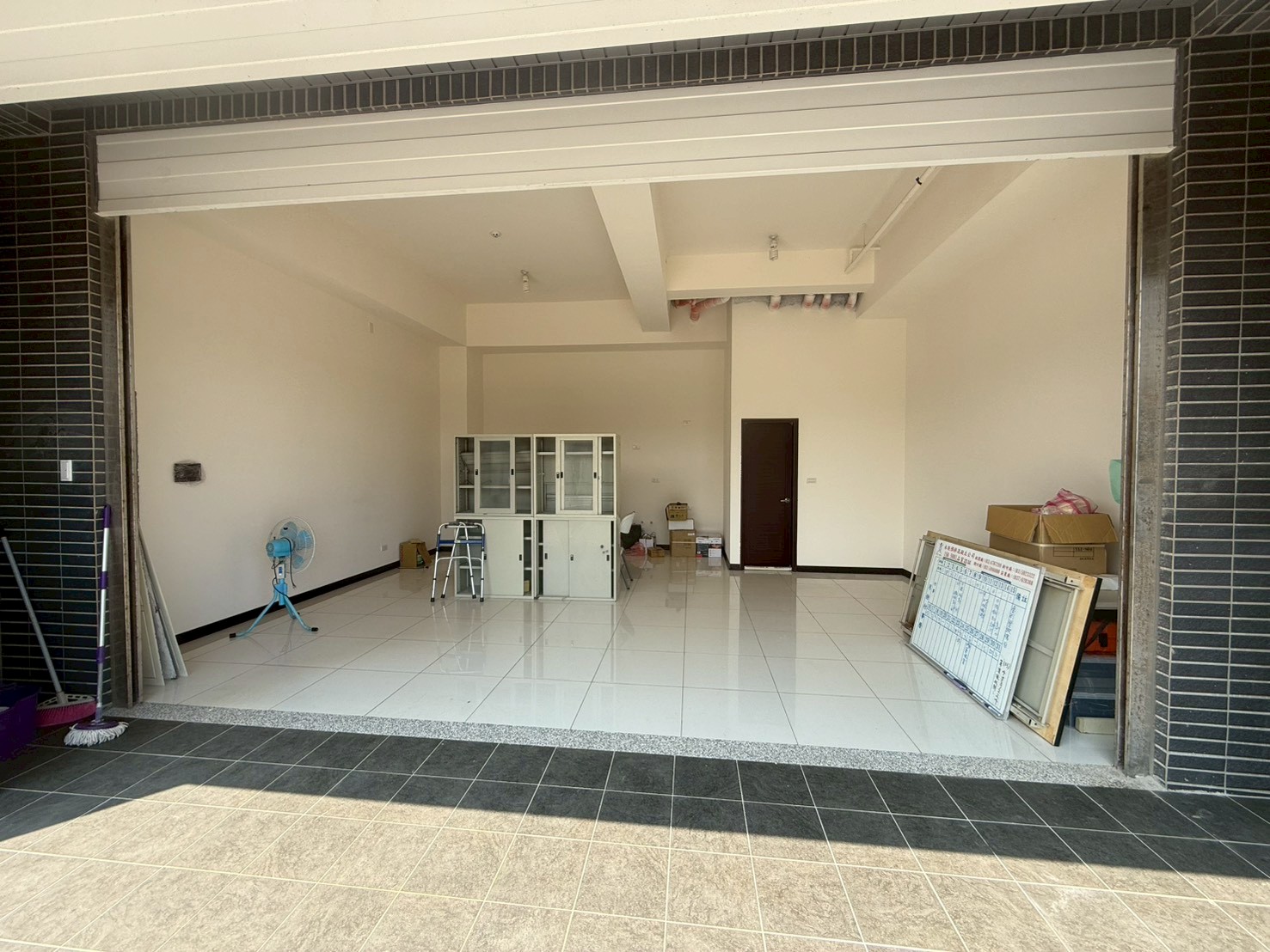 LINE_ALBUM_澋舍店面A5-270號店面開價898萬_251003_1