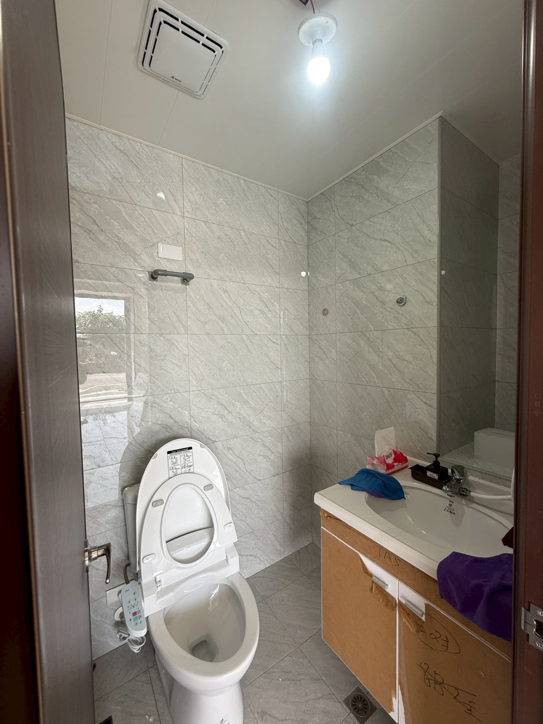 LINE_ALBUM_澋舍店面A5-270號店面開價898萬_251003_2