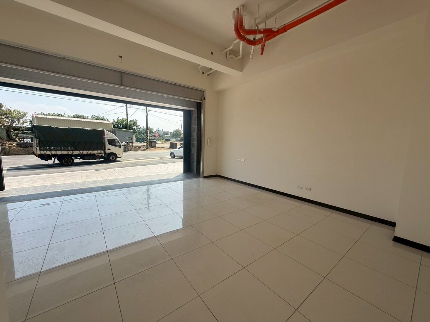 LINE_ALBUM_澋舍店面A6-272號店面開價868萬_251003_4